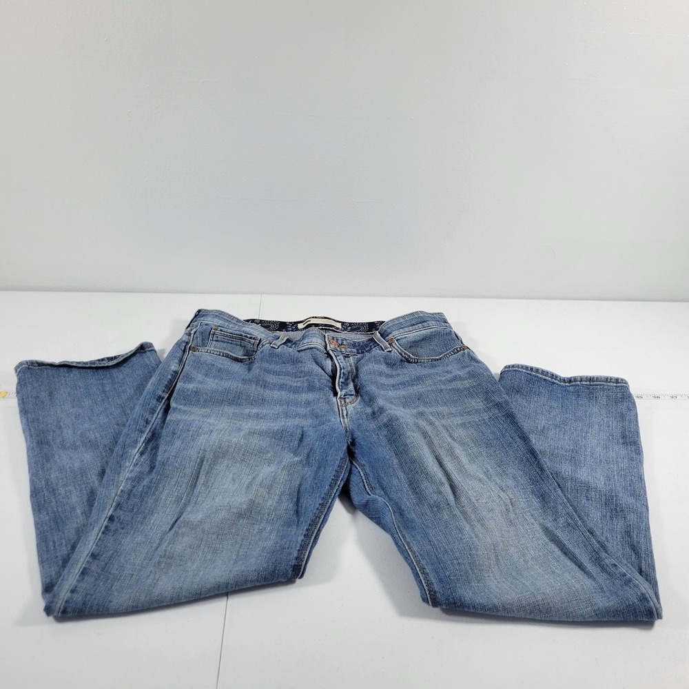 Levi's Women's 525 Perfect Waist Straight Leg Size 32x30 Blue
